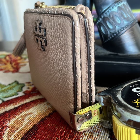 Tory Burch Nude leather wallet with card slots, 2 bill compartments,coin slot. - Picture 6 of 6